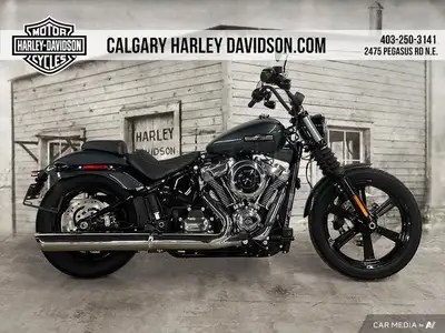 Born to be yours. The Street Bob is a lean, mean bobber with mini-ape handlebars, mid-mounted foot c...