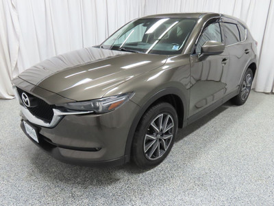 2017 Mazda CX-5 AWD, LEATHER INTERIOR, HEATED SEATS AND STEERING