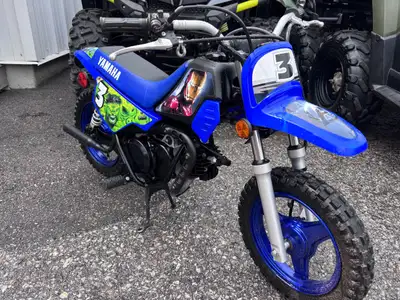 YAMAHA PW50 2021 – SUPERBE ÉTAT, DÉCALS EXCLUSIFS ! MINI MOTO IDÉALE POUR INITIER LES JEUNES AU MOTO...