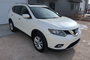 2015 Nissan Rogue SV  AWD  4 cyl  great options
