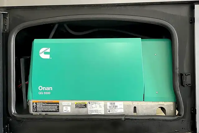 2022 Thor Miramar 35.2 – Pre-Owned Class A Motorhome.  in RVs & Motorhomes in Red Deer - Image 13