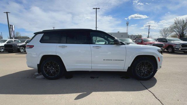 2025 Jeep Grand Cherokee L Summit Reserve | Massage Seats in Cars & Trucks in Edmonton - Image 4