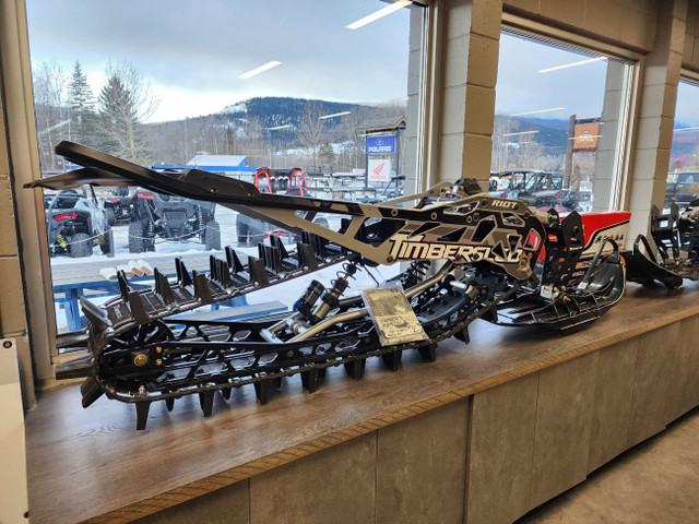 2022 Timbersled RIOT 3 PREMIUM BLACK in Snowmobiles in Smithers - Image 2