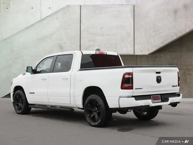 2024 Ram 1500 Sport | LOW KMS | NO ACCIDENTS in Cars & Trucks in Hamilton - Image 4