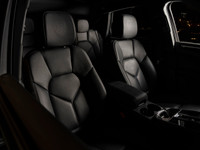 Le Centre Porsche Québec vous propose ce Macan 2024, un VUS compact qui allie performance et polyval... (image 3)