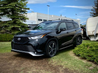 Stock#: 251104AThe 2022 Toyota Highlander XSE in Canada offers a compelling blend of sporty styling,... (image 4)