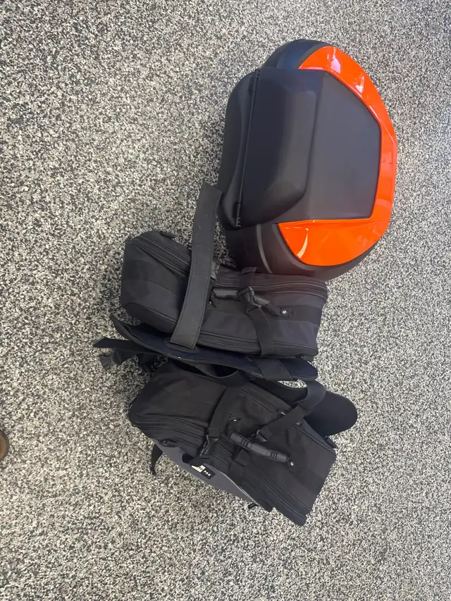 1 KTM ADVENTURE 890 MOTO AVENTURE A L'ETAT NEUF IMPECCABLE AUCUN in Other in Lac-Saint-Jean - Image 23