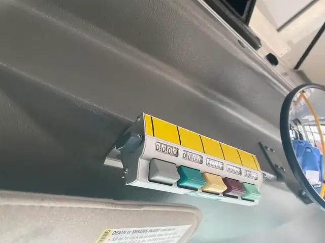 2018 chevrolet Express G4500 21 Passenger Bus With Wheelchair Ac in Heavy Trucks in Richmond - Image 17