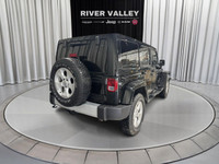 ALLOY WHEELS, SKID PLATES, TRAILER SWAY CONTROL, ILLUMINATED ENTRY, REMOTE KEYLESS ENTRY, TRACTION C... (image 2)
