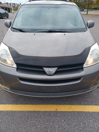 2004 Toyota Sienna LE