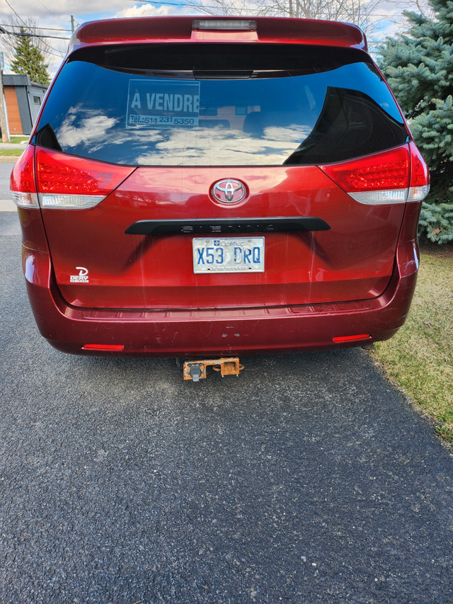 2013 Toyota Sienna De base in Cars & Trucks in Saint-Jean-sur-Richelieu - Image 2