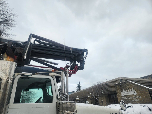  2010 Peterbilt 367 Heavy Spec, Hiab Crane, 25' Deck, Cummins IS in Heavy Equipment in Calgary - Image 4