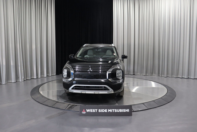 2024 Mitsubishi Outlander GT GREY LEATHER INTERIOR in Cars & Trucks in Edmonton