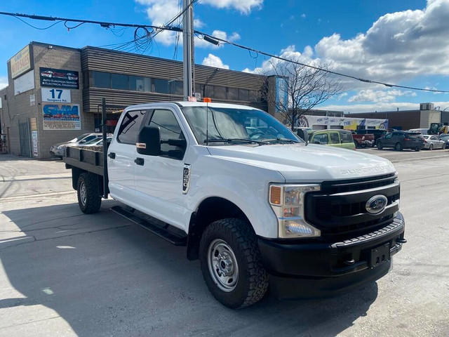  2022 Ford F-350 Crew Cab Flat Bed 4WD in Cars & Trucks in City of Toronto
