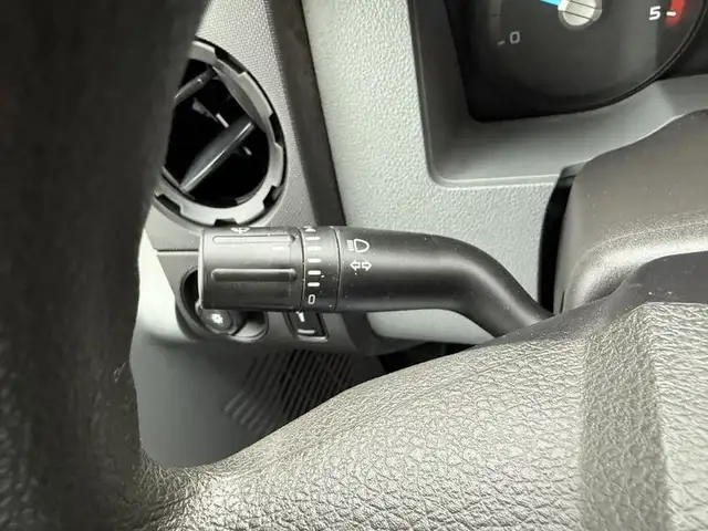 2011 ford F-550 31 Passenger Bus Powerstroke Diesel in Heavy Trucks in Richmond - Image 31