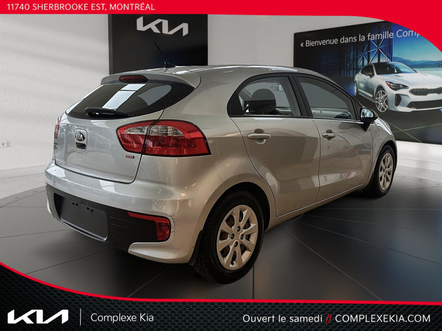 2017 Kia Rio LX+ Hatchback Sièges Chauffants Bluetooth dans Autos et camions  à Ville de Montréal - Image 3