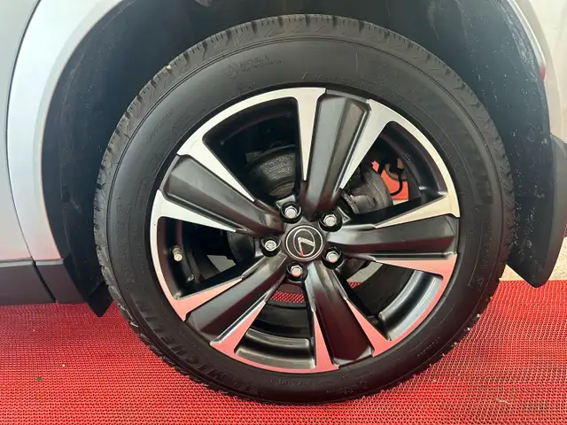 2024 Lexus UX 250h dans Autos et camions dans Région d’Oakville/Halton - Image 26
