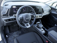 Kia Sportage LX (image 8)