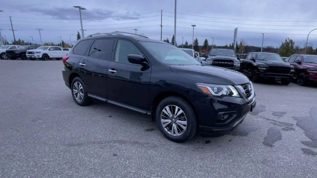 2019 Nissan Pathfinder SV Tech in Cars & Trucks in Prince George - Image 2