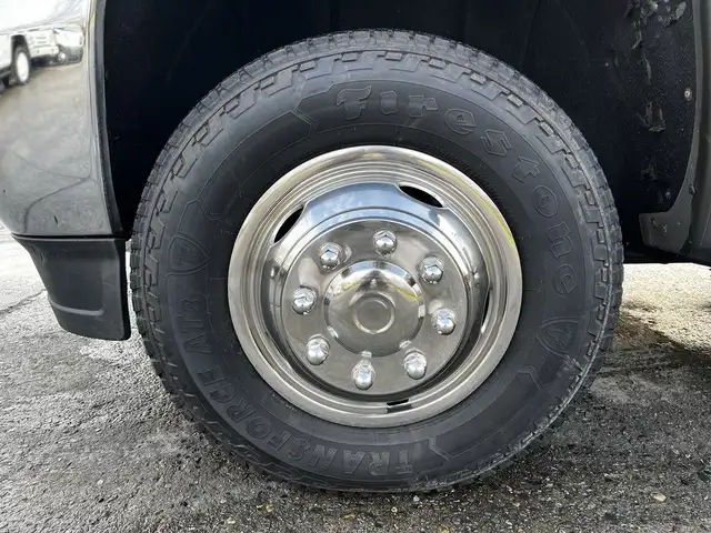 2017 GMC Sierra 3500HD Crew Cab 4x4 9 Foot Flatdeck dans Camions lourds dans Delta/Surrey/Langley - Image 42