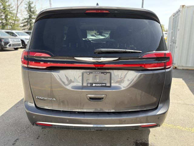 2022 Chrysler Pacifica Touring L in Cars & Trucks in Calgary - Image 3