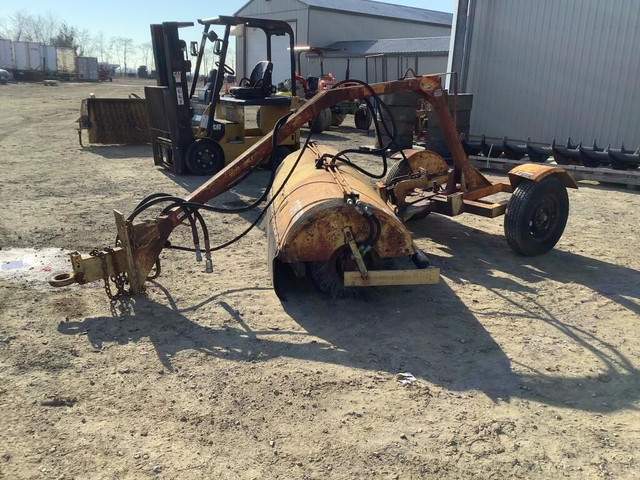Sweepster Sweepster H108 - Sweeper Attachment - Loader in Farming Equipment in Chatham-Kent