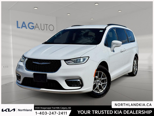 2022 Chrysler Pacifica Touring in Cars & Trucks in Calgary