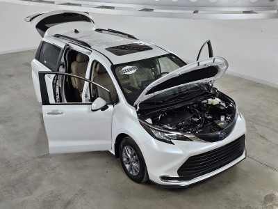 2022 TOYOTA SIENNA HYBRID XLE 8 PASSAGERS CUIR*TOIT*PORTES ELECT