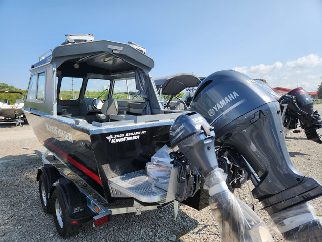 2024 Kingfisher Boats Escape 2425 Hard Top Black Suzuki DF150 Tw in Powerboats & Motorboats in Barrie - Image 3