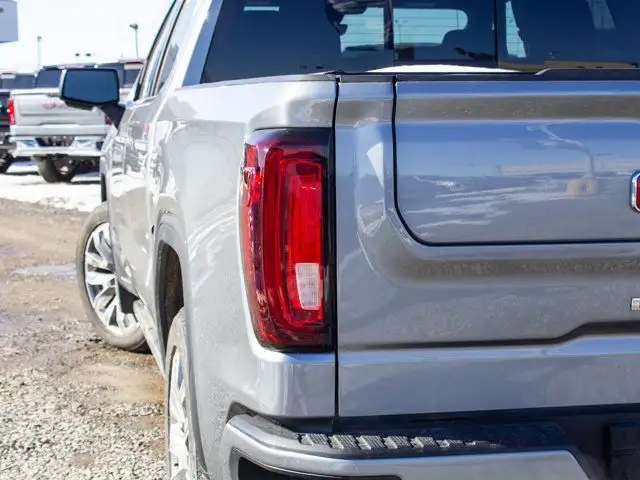 2025 GMC Sierra 1500 Crew Cab Short Box 4-Wheel Drive Denali for dans Autos et camions dans Ville d’Edmonton - Image 11