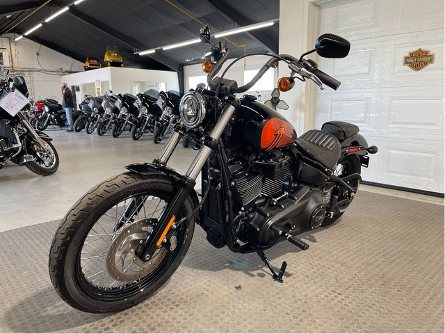 2021 Harley-Davidson Street Bob CANADIAN HARLEY/ONLY 7,552 KM/$5 in Street, Cruisers & Choppers in North Bay - Image 4