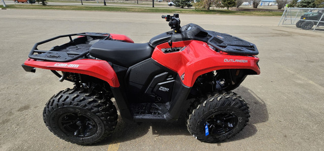 2024 Can-Am Outlander DPS 700 Red in ATVs in Medicine Hat - Image 4