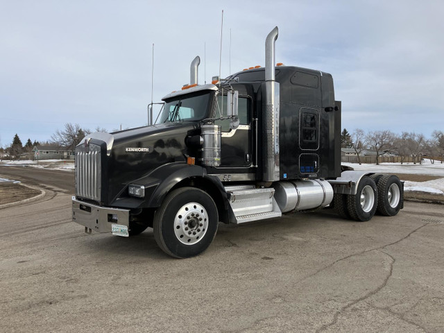 2013 Kenworth T/A Sleeper Truck Tractor T800 in Heavy Trucks in Regina