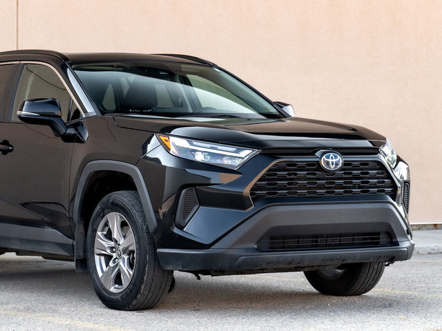 2022 Toyota RAV4 Hybrid XLE AWD - Local Unit I Carplay I Sunroof in Cars & Trucks in Saskatoon - Image 4