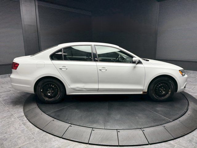 2014 Volkswagen JETTA TRENDLINE PLUS 2.0 6SP W/TIP in Cars & Trucks in Edmonton - Image 2