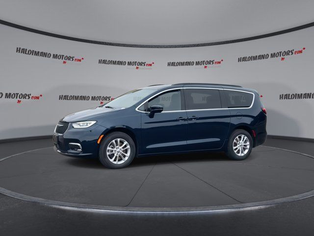 2022 Chrysler Pacifica Touring in Cars & Trucks in Hamilton - Image 4