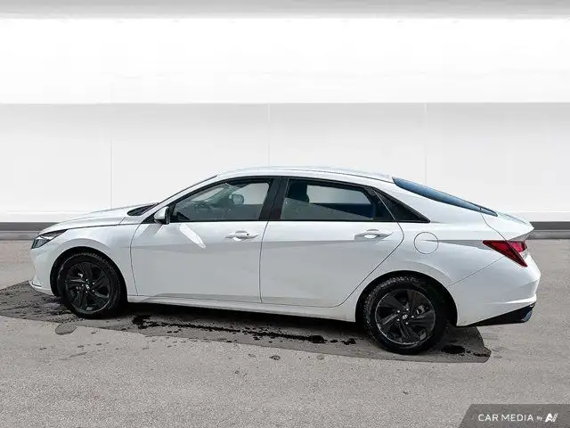 2023 Hyundai Elantra Preferred 2.0L FWD | Heated Seats And dans Autos et camions dans Winnipeg - Image 4