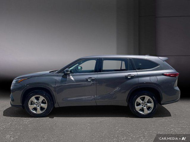 2022 Toyota Highlander LE | V6 Power | 8-Passenger Seating in Cars & Trucks in Cambridge - Image 3
