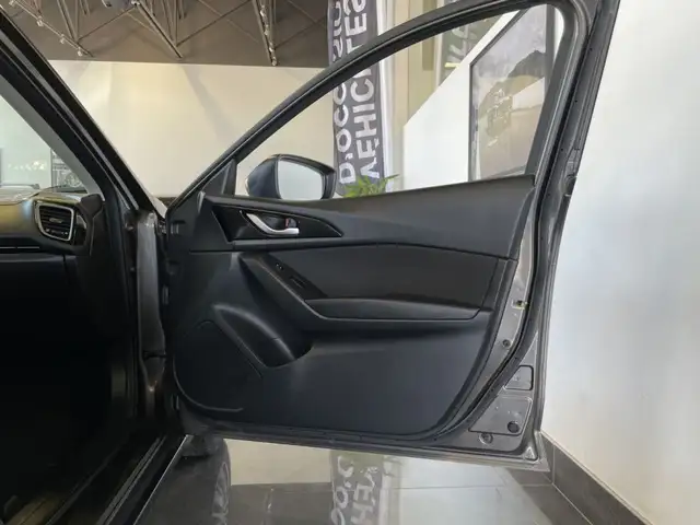 2014 Mazda Mazda3 GX-SKY in Cars & Trucks in City of Montréal - Image 27