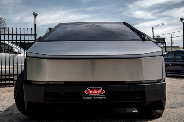 2024 Tesla Cybertruck AWD |NO ACCIDENT | SELF DRIVING PKG | GLAS in Cars & Trucks in City of Toronto - Image 4