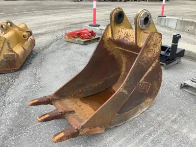 30in. CAT DITCHING BUCKET New/Used : Used