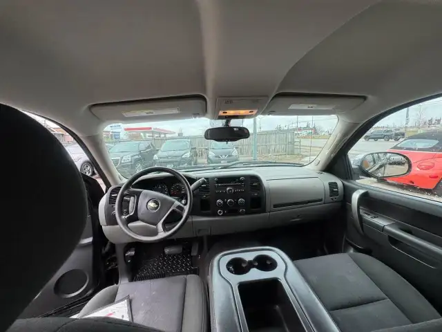 2012 Chevrolet Silverado 1500 LS CHEYENNE EDITION, V8, EXT CAB,  in Cars & Trucks in London - Image 14