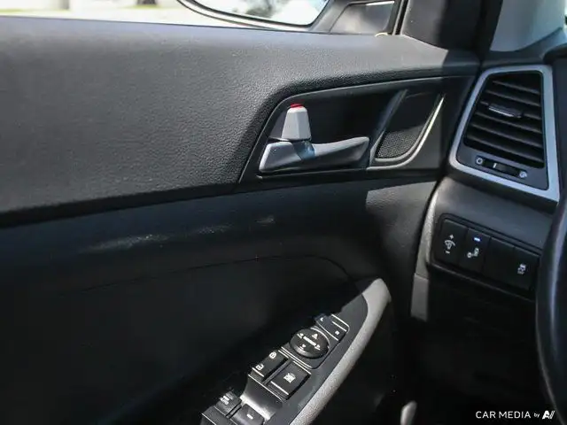 2017 Hyundai Tucson SE | Bluetooth | Heated Seats | AWD | XM dans Autos et camions dans London - Image 21