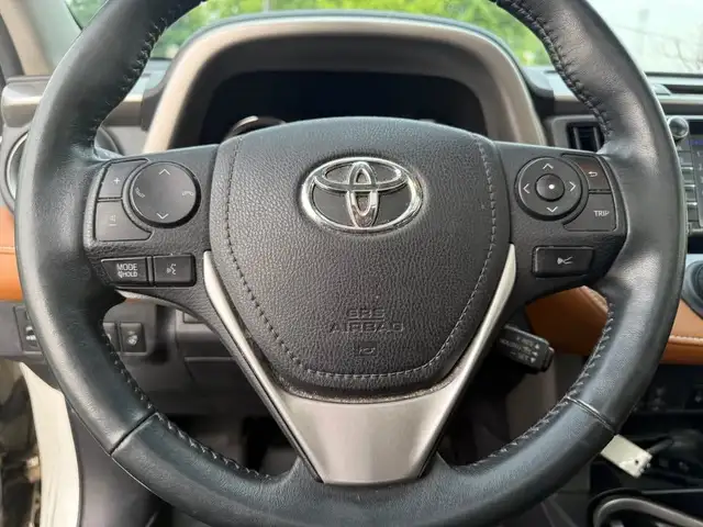 2016 Toyota RAV4 Limited / BEAUTIFUL WHITE ON PEANUT BUTTER  in Cars & Trucks in Ottawa - Image 16