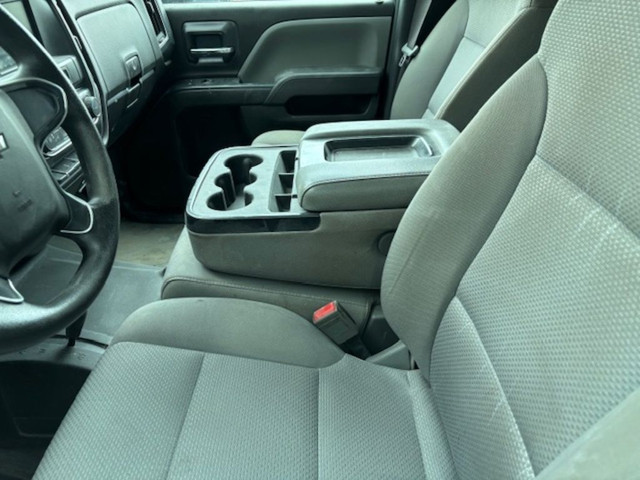 2017 Chevrolet Silverado 1500 5.3L V8 DOUBLE-CAB, CARPLAY, CAMER in Cars & Trucks in Longueuil / South Shore - Image 3