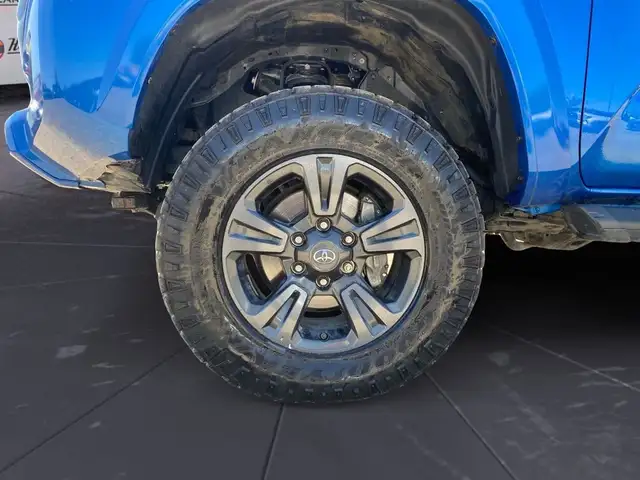 2017 Toyota Tacoma TRD Sport in Cars & Trucks in Calgary - Image 12