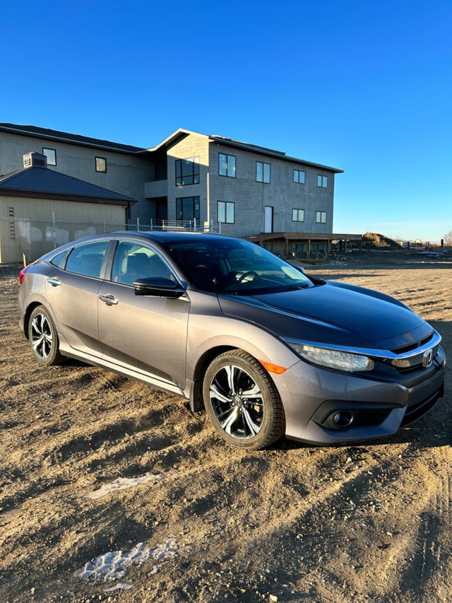 2016 Honda Civic Touring in Cars & Trucks in Saskatoon