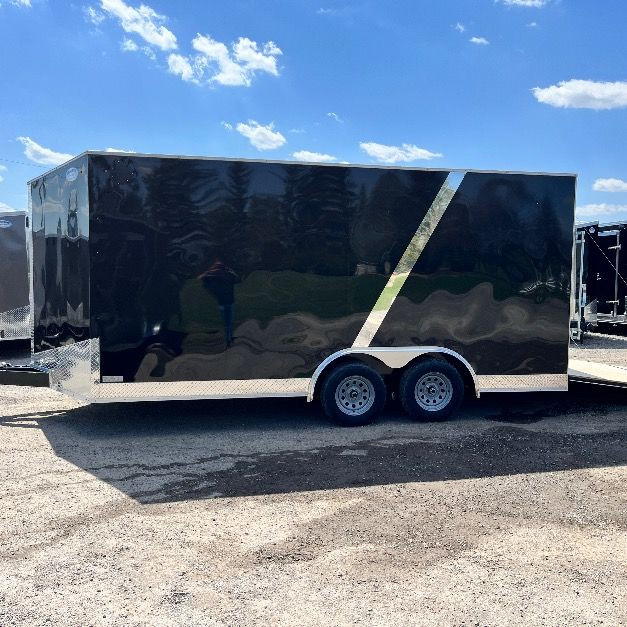 8.5x16 Tandem Axle 7.6Ft INT Height Enclosed Trailer in Cargo & Utility Trailers in Hamilton - Image 2