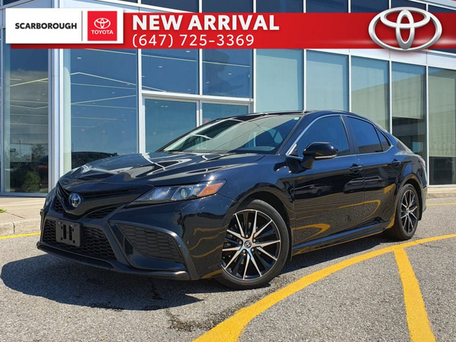 2023 Toyota Camry Hybrid SE Auto | Sunroof | Alloys in Cars & Trucks in City of Toronto