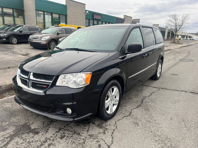 2017 Dodge Grand Caravan Crew in Cars & Trucks in City of Montréal - Image 3